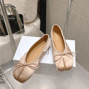Maison Martin Margiela Beige Split-Toe Flats